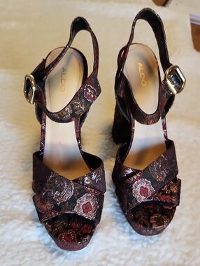 ALDO Black and Burgundy Metallic Brocade T-Strap Platform Heels